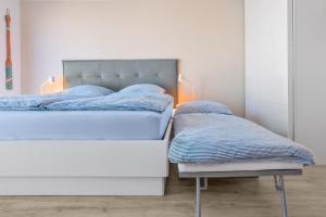 Ein Bett oder Betten in einem Zimmer der Unterkunft Yachtenkieker