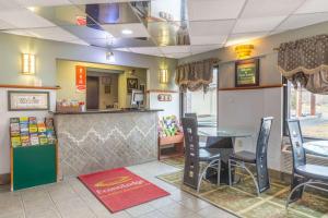 a fast food restaurant with a table and chairs at Econo Lodge Summit - Scranton in Clarks Summit