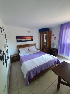 a bedroom with a large bed and a table at Casa Maria Saturn in Saturn