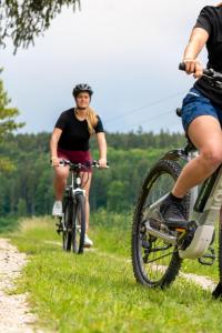 
Radfahren an der Unterkunft Hotel Dirsch Wellness & Spa Resort oder in der Nähe
