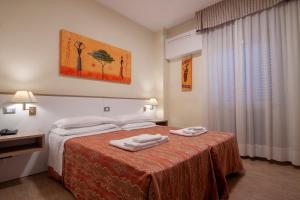 Voodi või voodid majutusasutuse Hotel Dei Fiori toas