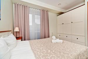 Posteľ alebo postele v izbe v ubytovaní Apartamenty.in Villa Baltic
