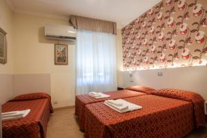 Voodi või voodid majutusasutuse Hotel Dei Fiori toas