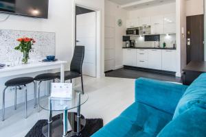 Kuchnia lub aneks kuchenny w obiekcie Apartamenty Izerskie - ul. Cicha 13H-I