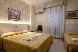 Voodi või voodid majutusasutuse Hotel Dei Fiori toas