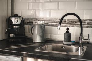 Kuchyňa alebo kuchynka v ubytovaní ZAKOHOME- Apartamenty Kościelisko Centrum + 37 fotografií