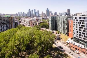 Nespecifikovaný výhled na destinaci Montreal nebo výhled na město při pohledu z aparthotelu