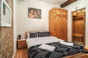 Posteľ alebo postele v izbe v ubytovaní ZAKOHOME- Apartamenty Kościelisko Centrum