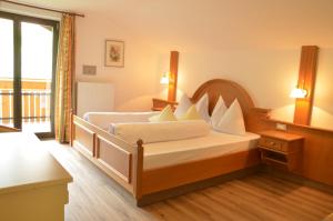 Postel nebo postele na pokoji v ubytování Hotel Karin