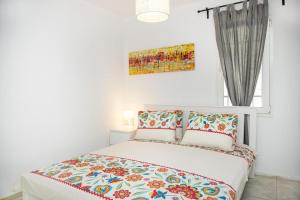 Giường trong phòng chung tại 1 BR Central House in Bodrum
