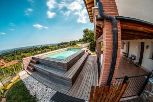 a house with a swimming pool and a balcony at Agriturismo Dai Gobbi in Fara Vicentino