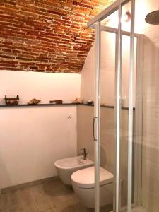 Et badeværelse på San Rocco apartment