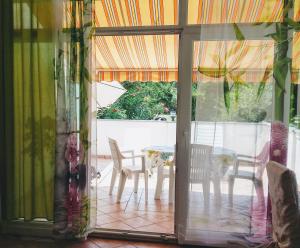 an open door to a patio with a table and chairs at Apartman Hortensie in Palit