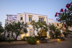 A garden outside Casale Donna Rosa