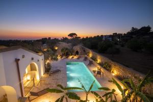 The swimming pool at or close to Casale Donna Rosa