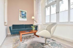 Ein Sitzbereich in der Unterkunft (14b) Villa Emmy 02