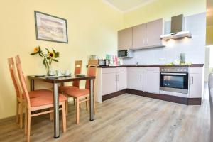 Küche/Küchenzeile in der Unterkunft (27a) Villa Seestern 05