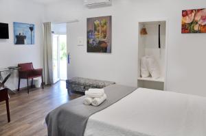 a bedroom with a bed with two towels on it at Sleep In Bucelas in Bucelas