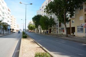 an empty street in a city with buildings at Casa Fragata B in Armação de Pêra
