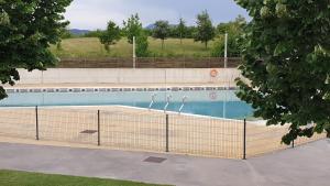 Kép Acogedor Apartamento en Las Margas - WIFI - Acceso Privado - Aventura, Esquí y Golf szállásáról Sabiñánigóban a galériában