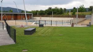 Kép Acogedor Apartamento en Las Margas - WIFI - Acceso Privado - Aventura, Esquí y Golf szállásáról Sabiñánigóban a galériában