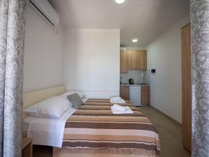 Posteľ alebo postele v izbe v ubytovaní Apartments Tri Mora
