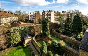 Gallery image of Highgate Maisonette with Roof Terrace in London