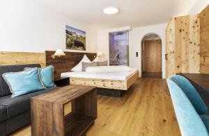 Rúm í herbergi á Hotel Garni Tirol