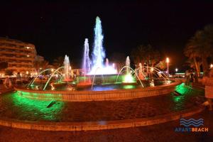Bazén v ubytování APARTBEACH ADRIATICO 518 VISTAS PLAYA y CLIMATIZADO nebo v jeho okolí