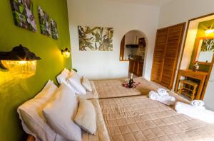A bed or beds in a room at Olive Grove View