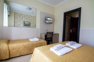 Voodi või voodid majutusasutuse Hotel Dei Fiori toas