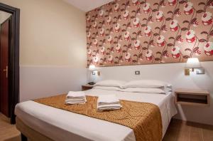 Voodi või voodid majutusasutuse Hotel Dei Fiori toas