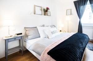 Postel nebo postele na pokoji v ubytování Silvie Apartments - Zlaté Terasy