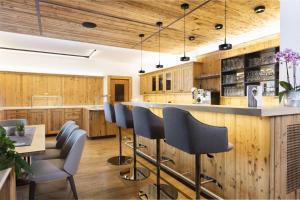 Area lounge atau bar di Hotel Garni Tirol