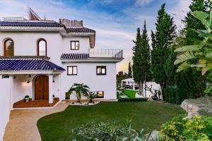 Gallery image of Luxury villa with sea views - heated pool-Jacuzzi in Benalmádena
