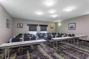 Poslovno područje ili konferencijska dvorana u objektu La Quinta by Wyndham Huntsville Airport Madison