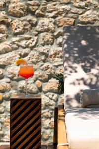 Getränke in der Unterkunft Mare Monte Luxury Suites