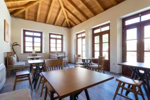 Ein Sitzbereich in der Unterkunft Mare Monte Luxury Suites