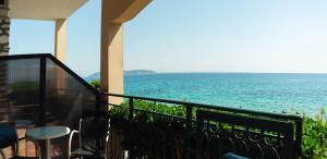 a balcony with a view of the ocean at Hotel Villa Nisteri in Limenas