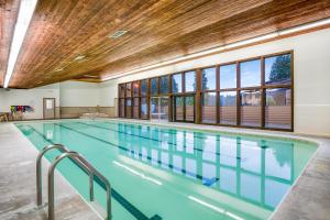 a large swimming pool with a wooden ceiling at Pend Oreille Shores Resort in Hope