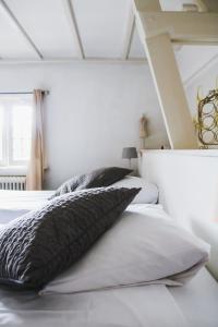 Postel nebo postele na pokoji v ubytování Hotel Eethuys de Wormshoef