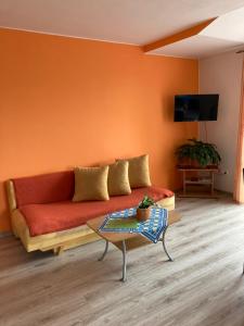 A television and/or entertainment centre at Villa Elena
