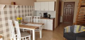 Kuchyň nebo kuchyňský kout v ubytování Apartamenty Fala