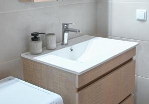 Kylpyhuone majoituspaikassa Faidra Apartments