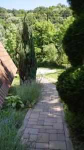 a brick path in the middle of a garden at Planinska kuća "Zvuk Tišine" - Fruška gora in Beočin