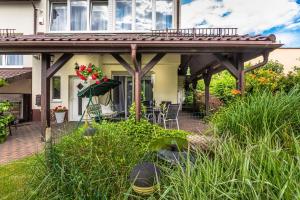 a house with a patio with chairs and plants at Dolce Vita in Gdańsk