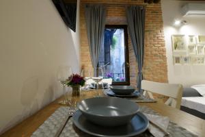A seating area at NEW NAVONA ELEGANT APARTMENT