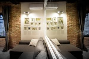 A bed or beds in a room at NEW NAVONA ELEGANT APARTMENT