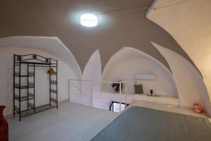 A bed or beds in a room at Guglielmo Tell Suite