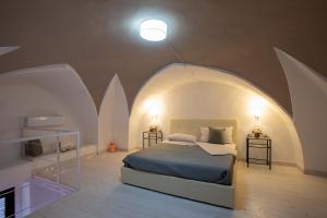 A bed or beds in a room at Guglielmo Tell Suite